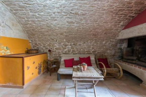 Traditional 1 bedroom flat , 10' from the beach Terlizzi